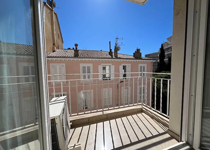 C067-Beau Studio A 100 M Des Plages Et Proche Palais